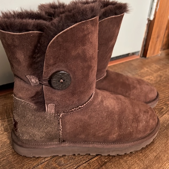 UGG Bailey Button Women Brown Boot | Size 7 - Picture 3 of 11